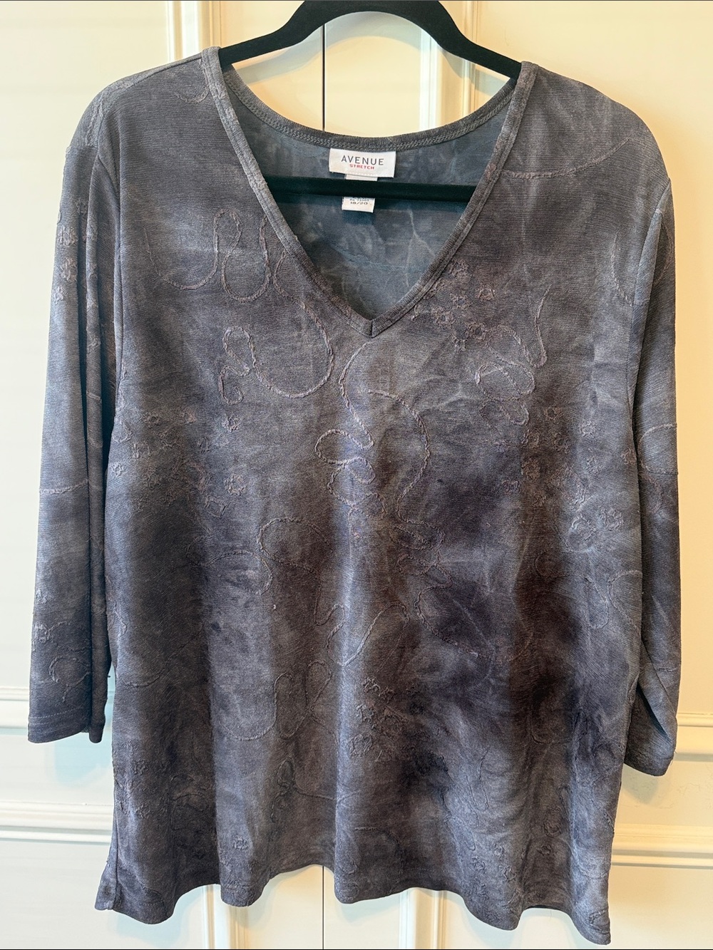 Avenue Gray V-Neck Embossed Long Sleeve Knit Top